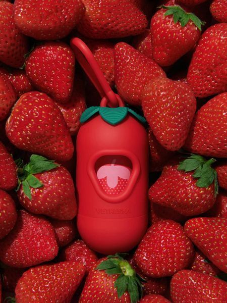 Диспенсер с биоразлагаемыми пакетами Vetreska Strawberry с ароматом клубники, 1 рулон 8290 фото