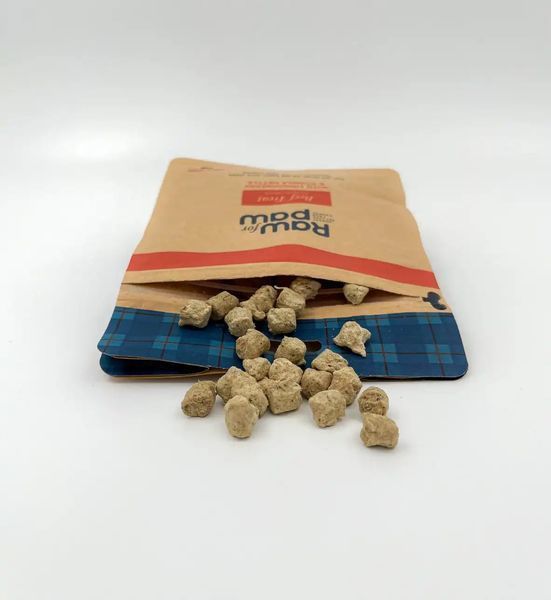 Сублимированные Лакомство для собак Raw for Paw из Говядины, брусники и крапивы Freeze-Dried Дропсы, палочки, снэки 11009 фото