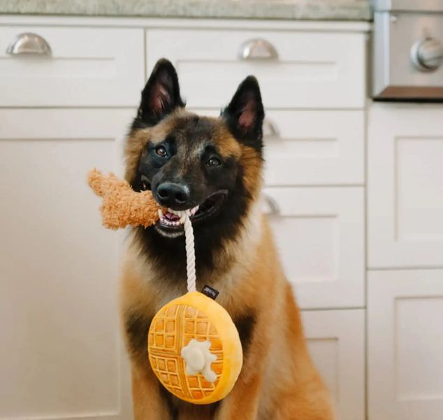 Іграшка для собак Burking Brunch Collection - Chicken & Woofles Pet Play 12486 фото